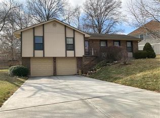 10008 N Harrison Dr, Kansas City, MO 64155