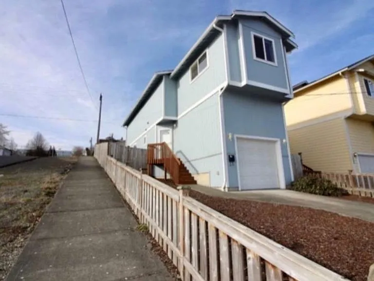 1527 S G St — Photo 1