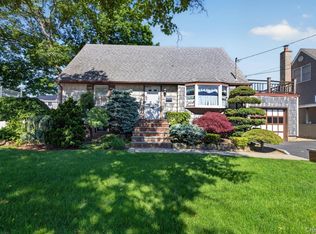 88 Philadelphia Ave, Massapequa Park, NY 11762