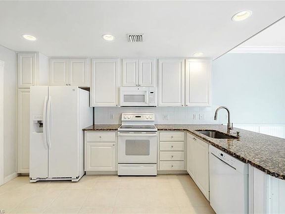 4th image of 6124 Towncenter CIR