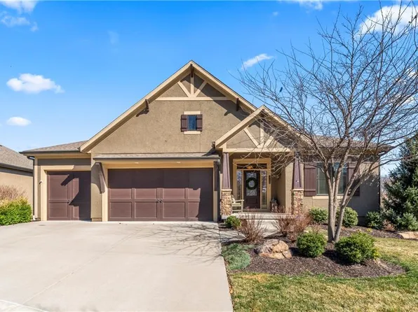 11127 S Montclaire Dr, Olathe, KS 66061