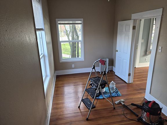 2nd image of 263 N Mountain Ave
