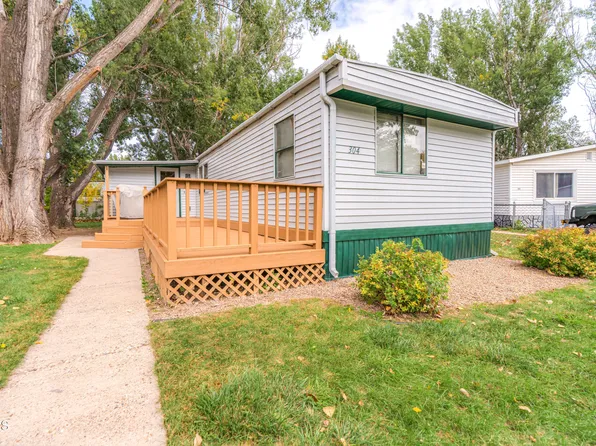 304 Buckingham Pl, Bismarck, ND 58504