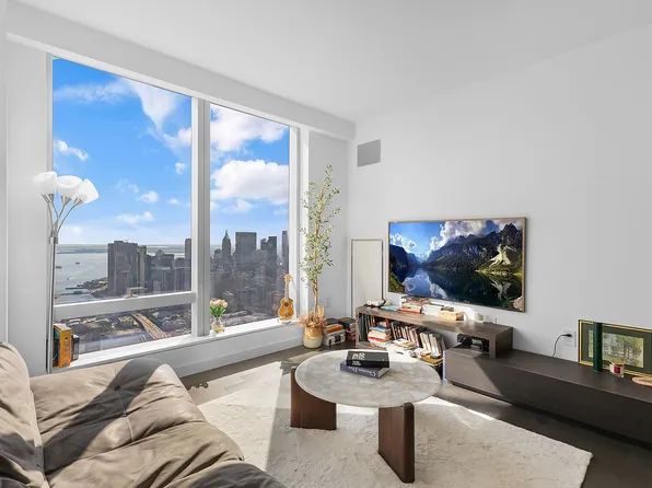 252 South St #73K, New York, NY 10002