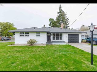 886 Newmark St, North Bend, OR 97459