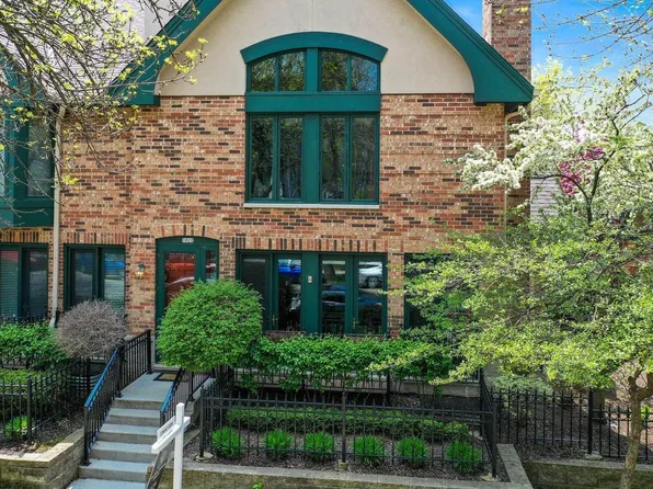 1027 East Lyon STREET, Milwaukee, WI 53202