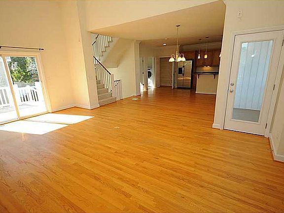 5th image of 4819 Lee Ave