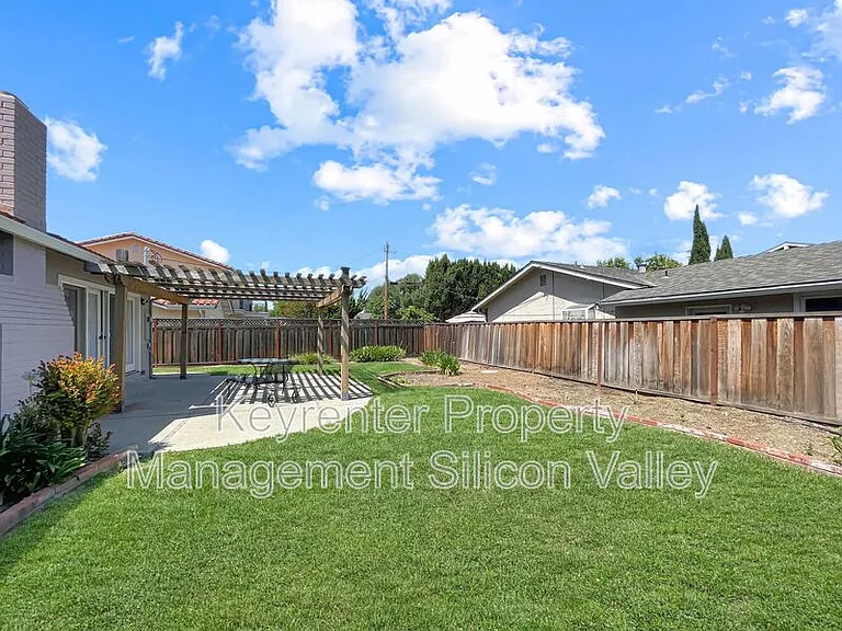 373 Redwood Ave — Photo 21