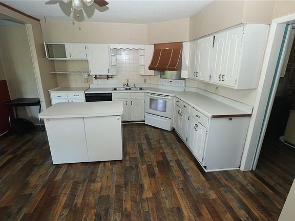 4th image of 613 N Long St