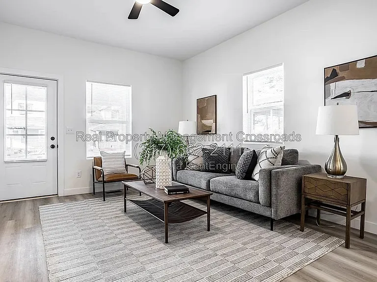 849 N Oakland Ave — Photo 6