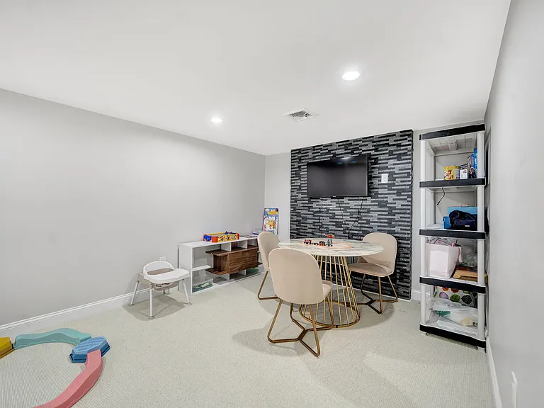 2245 Plum Tree Rd N — Photo 38
