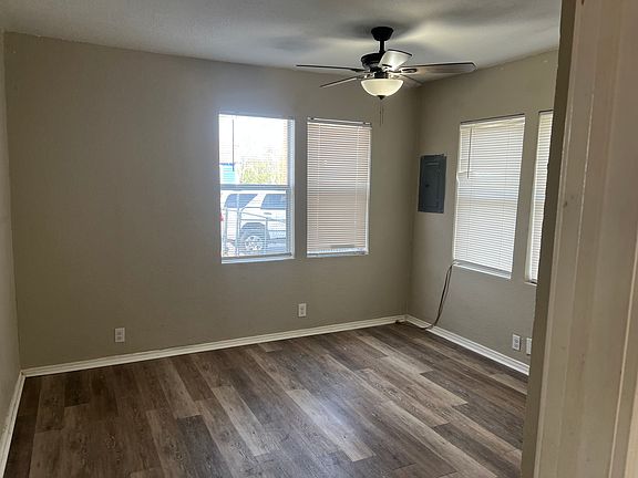 4th image of 136 Hilary St