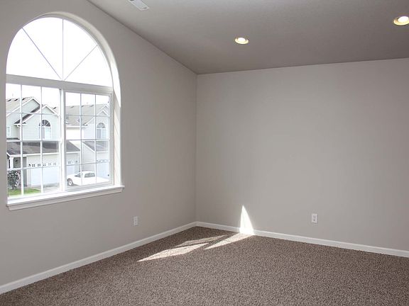 5th image of 13812 NE 63rd St