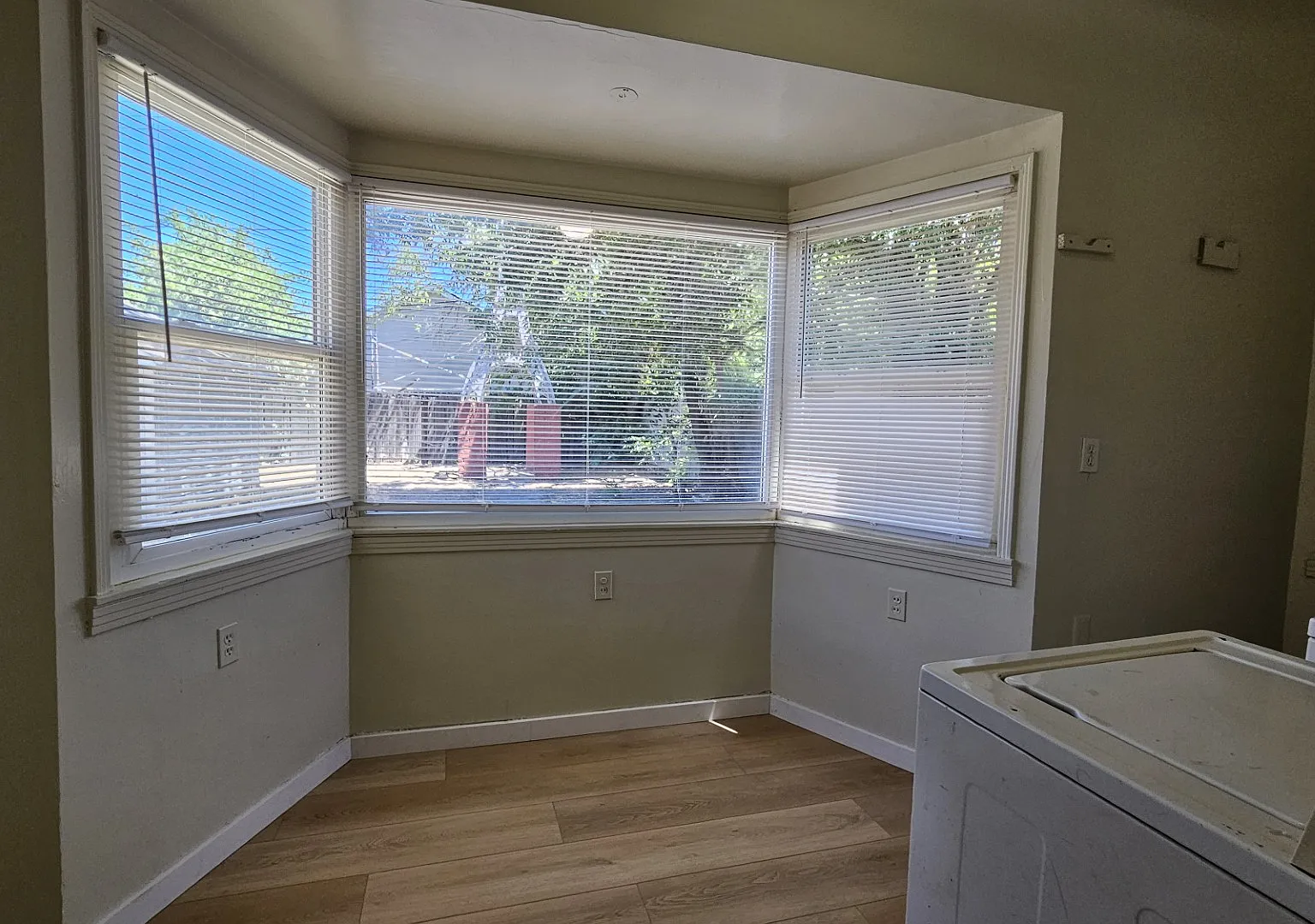 Charming 2 bed/1 bath home — Photo 4