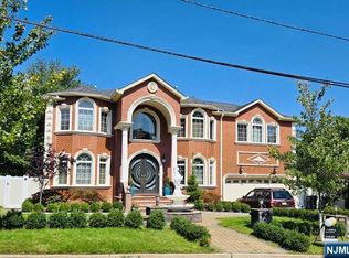 187 Hebberd Ave, Paramus, NJ 07652