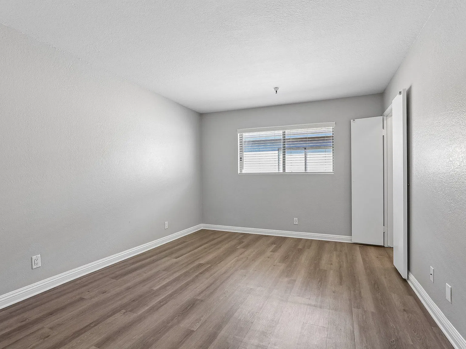 13220 Cordary Ave. — Photo 3
