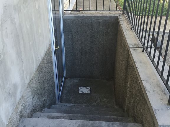 2nd image of 433 Father Capodanno Blvd