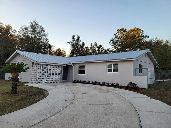 2nd image of 305 SE Greg Pl