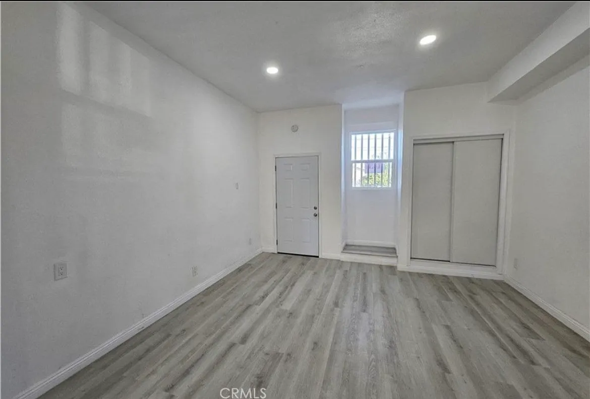 2 bed, 700 sqft, $2,500 — Photo 1