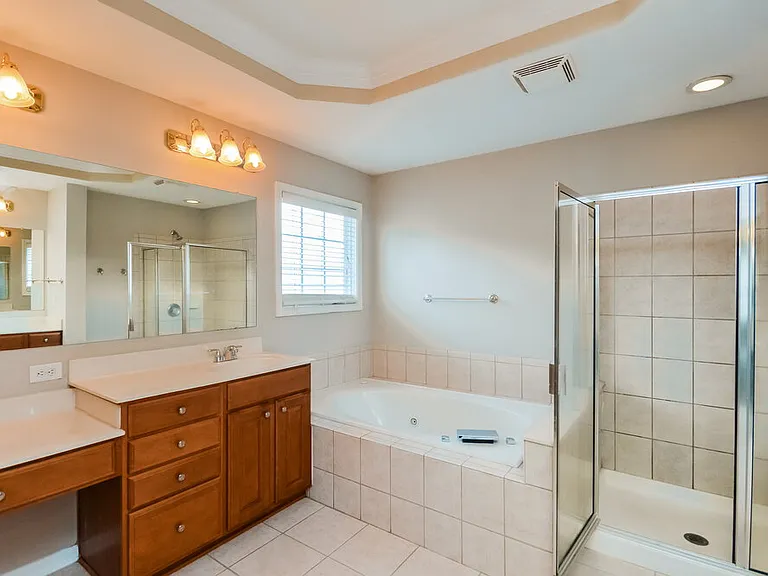 2408 Hyde Park Ct — Photo 12