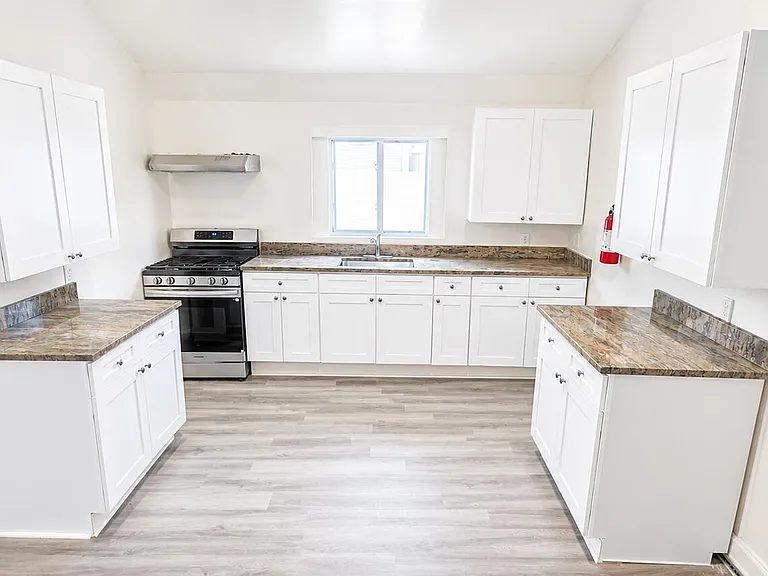 404 Fisher Ave — Photo 3