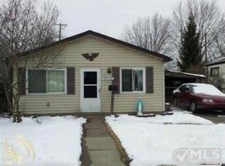 24915 Nelson St, Saint Clair Shores, MI 48080