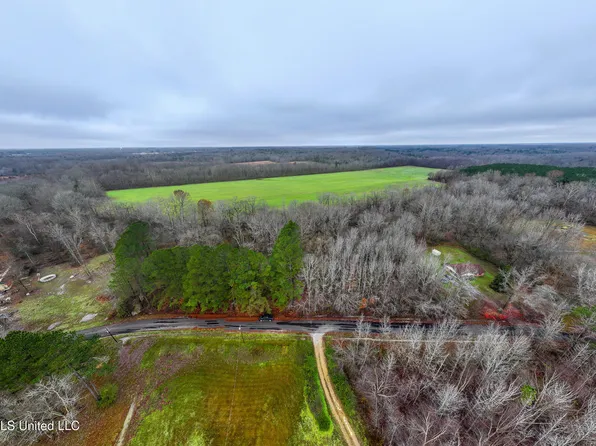 73 Valley Dr, Byhalia, MS 38611