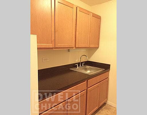 3rd image of 6000 N Kenmore Ave #6000203
