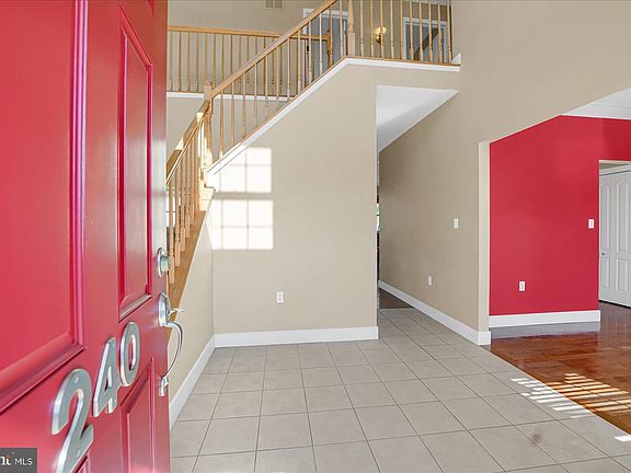 5th image of 240 Lorinda Ln