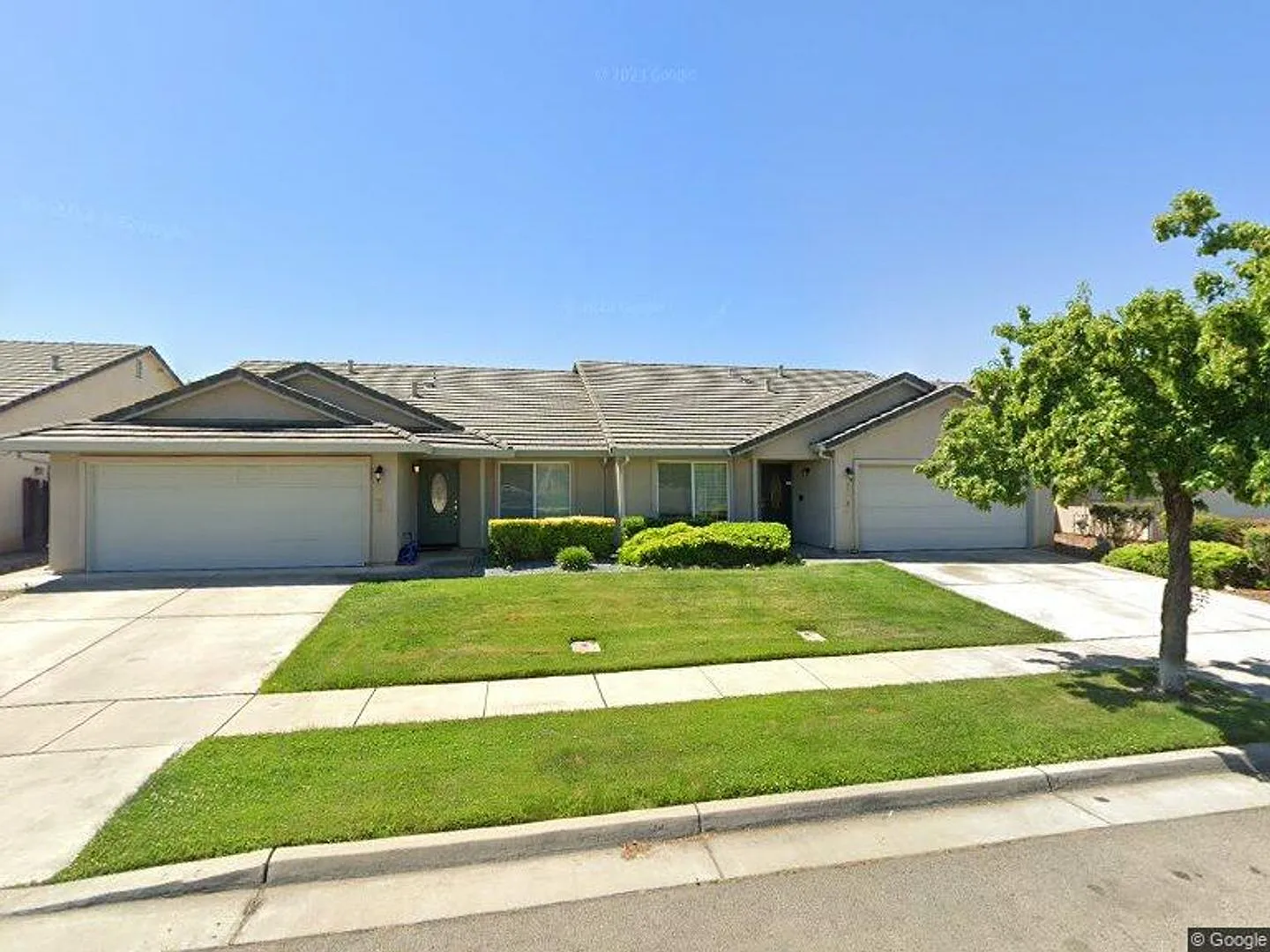 1064 Courtyard Dr photo 1