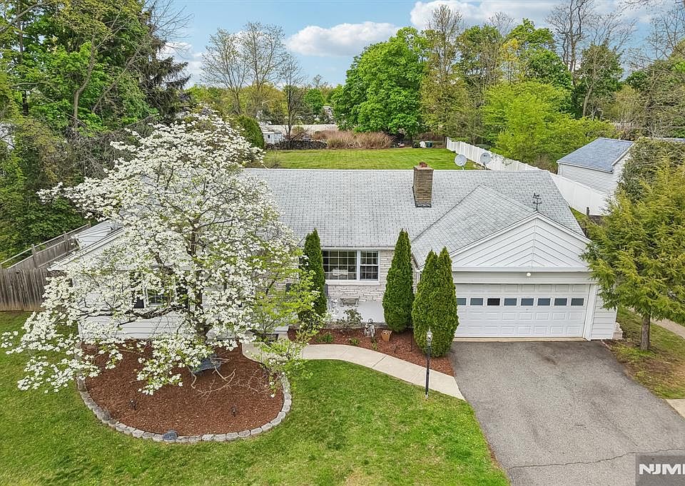 1st image of 921 Linwood Avenue