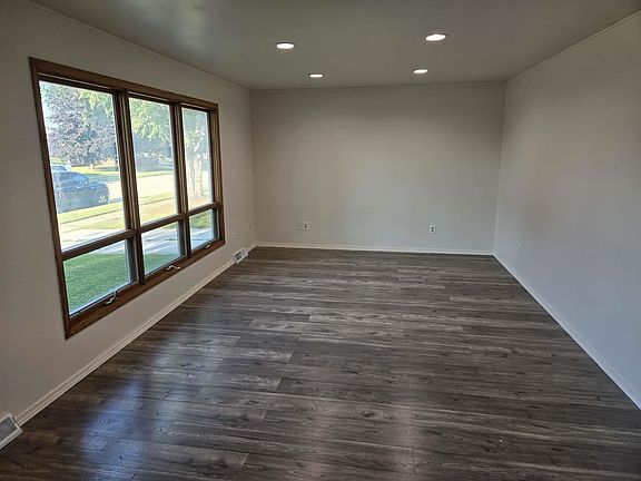 3rd image of 215 Center St
