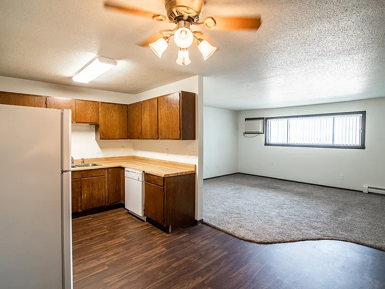 Rosser Apartments — Photo 9