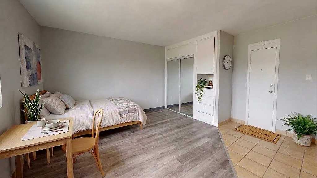 Studio, $1,050 — Photo 4