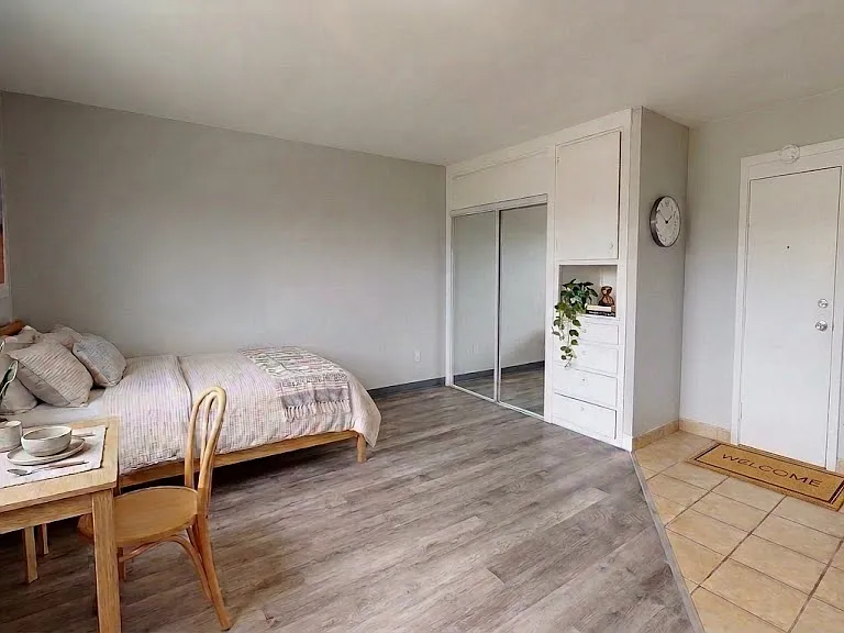 6460 Wyandotte St E #A — Photo 4