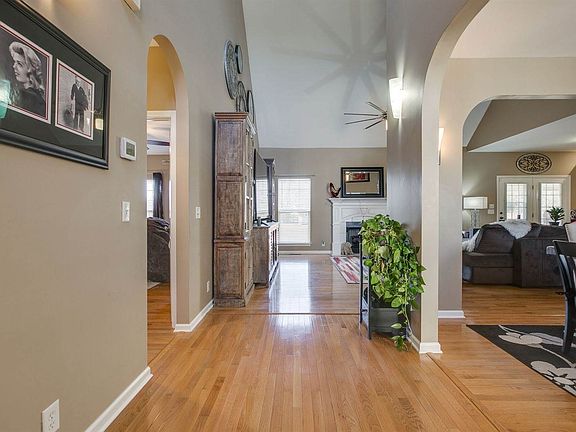 4th image of 8969 Big Oak Dr
