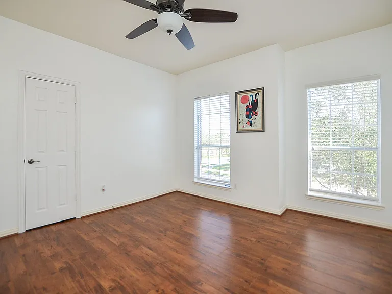 4315 Village Forest Dr — Photo 33