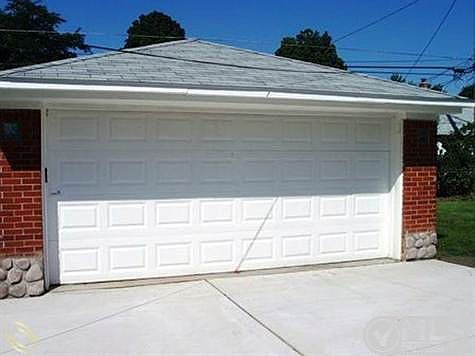 GARAGE 2.JPG