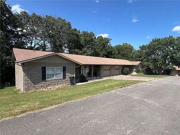 4th image of 17881 E Village Rd