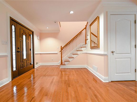 5th image of 3418 Maple Dr