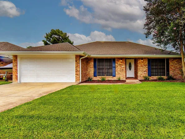 215 Raywood Dr, Houma, LA 70360