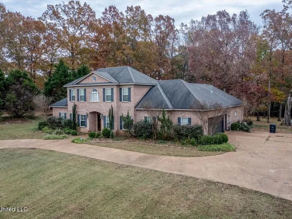 1296 Country Club Rd, Senatobia, MS 38668