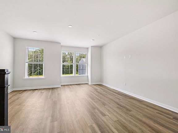 5th image of 232 Correri St
