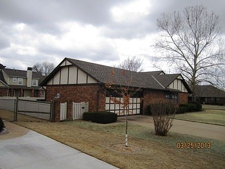 Side yard/ garage side load