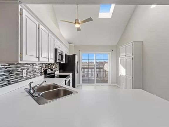 4th image of 6621 W 151st Pl