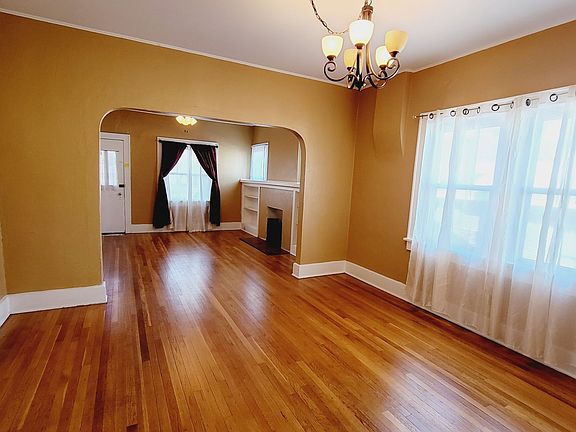 4th image of 2720 Gold Ave