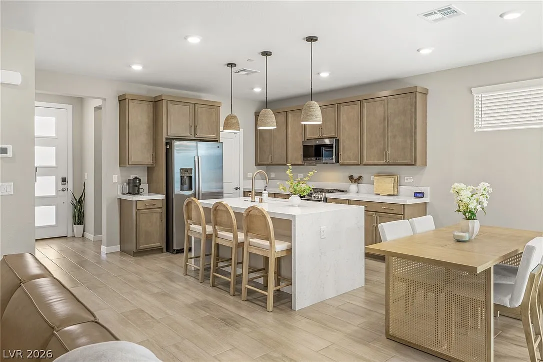 3 bed, 2.5 bath, 1904 sqft, $2,800 — Photo 4