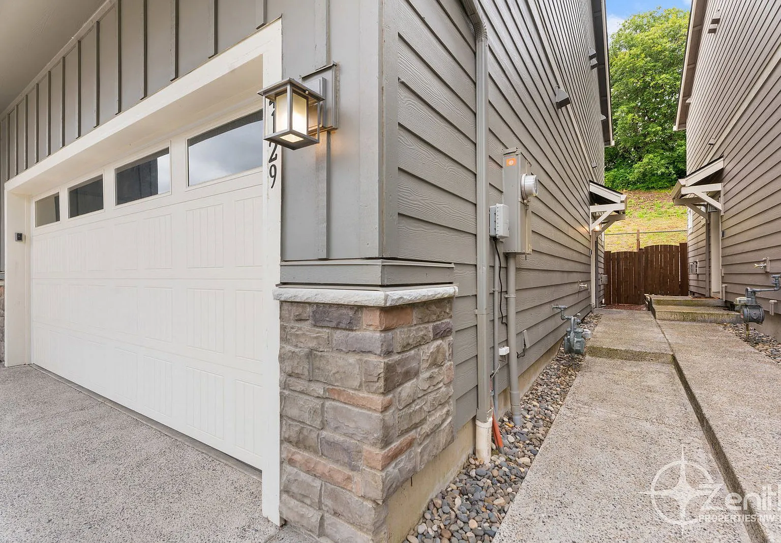 3 bed, 2.5 bath, 1439 sqft, $2,615 — Photo 2