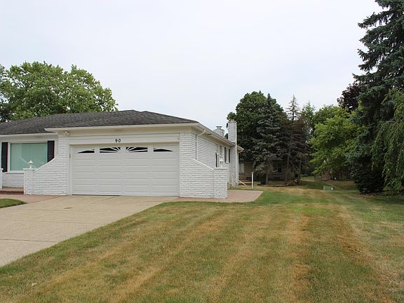 3rd image of 90 Hampshire Dr