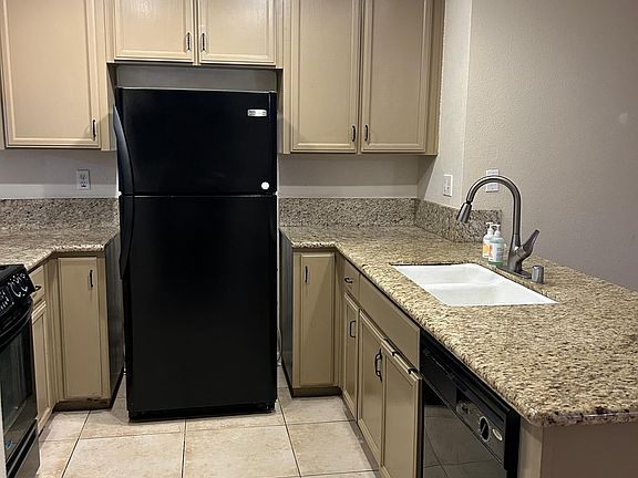 Kitchen (photo taken prior to new paint)